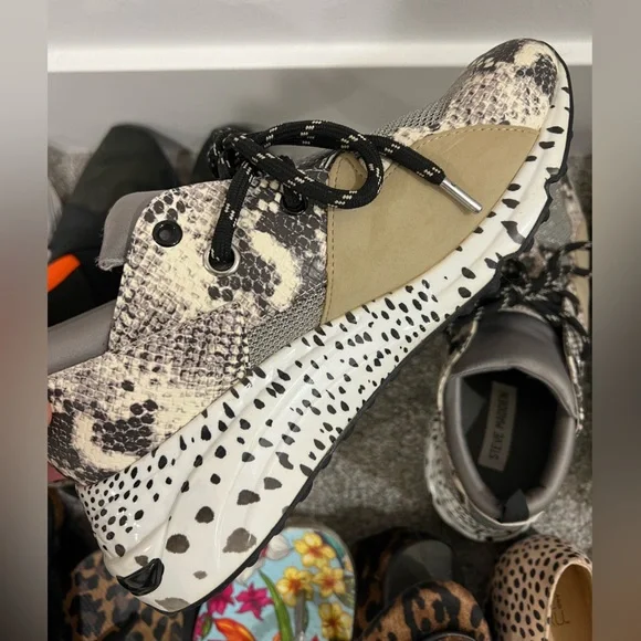 Steve Madden shoes - size 9 - used both in excellent condition, $40 each - Picture 2 of 4